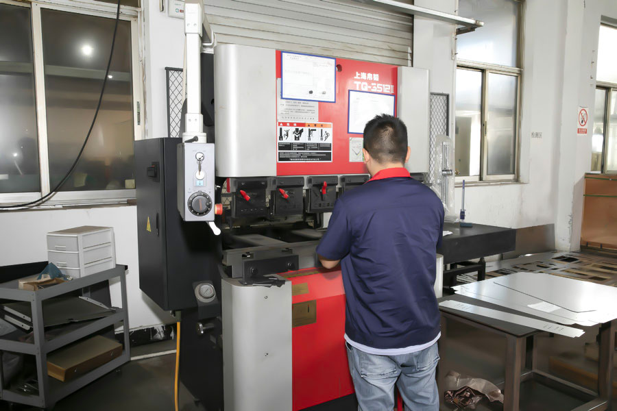 Hydraulická ohýbačka